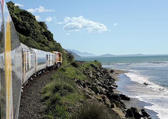 13 Day North & South Island by train